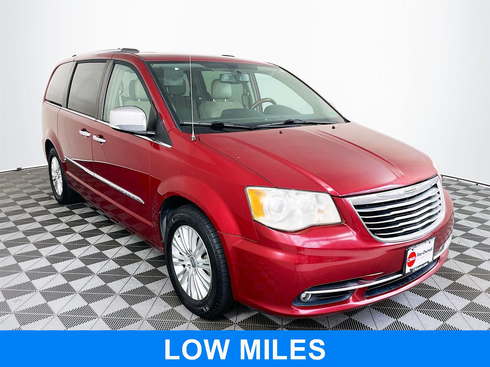 Deep Cherry Red Crystal Pearlcoat 2014 Chrysler Town & Country Limited FWD Minivan Front-Wheel Drive 6-Speed Automatic