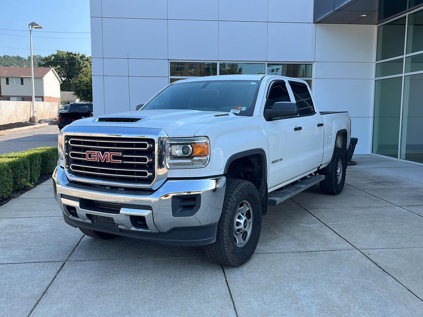Summit White 2018 GMC Sierra 2500HD Pickup Truck Four-Wheel Drive 6-Speed Automatic