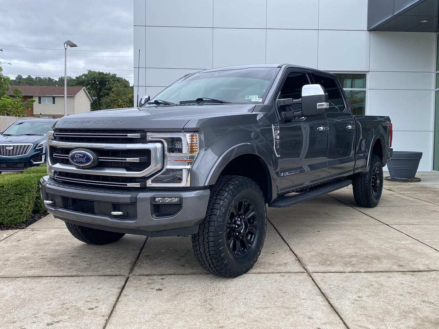  2022 Ford F-350 Super Duty Platinum Crew Cab 4WD   