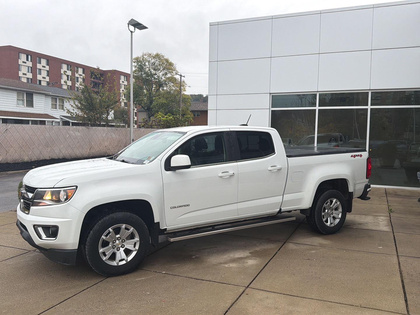Summit White 2019 Chevrolet Colorado Pickup Truck Four-Wheel Drive 8-Speed Automatic