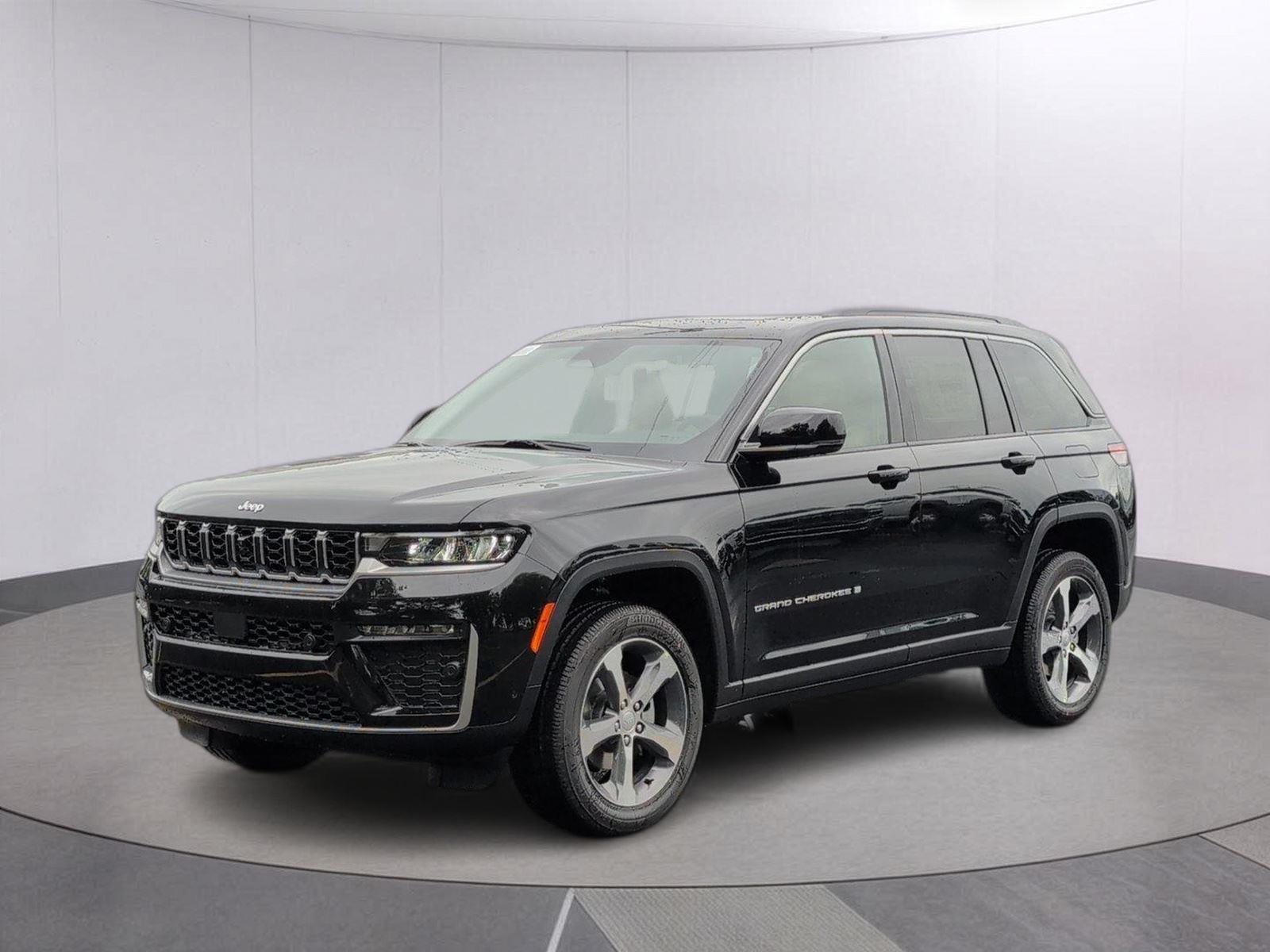 Diamond Black Crystal Pearlcoat 2026 Jeep Grand Cherokee SUV / Crossover 4X2 8-Speed Automatic