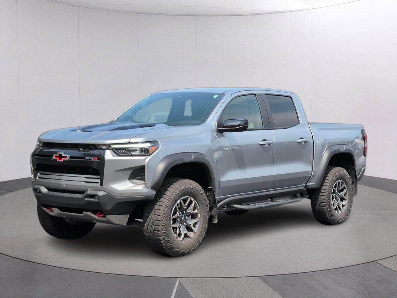 Sterling Gray Metallic 2025 Chevrolet Colorado Pickup Truck Four-Wheel Drive 8-Speed Automatic