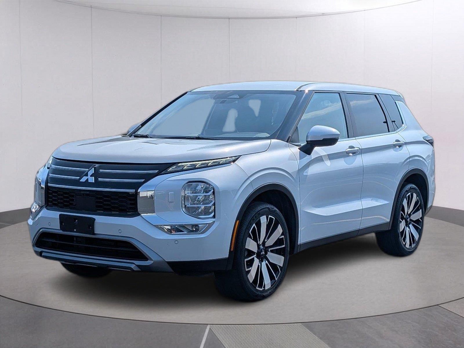 White Diamond 2025 Mitsubishi Outlander SUV / Crossover Front-Wheel Drive Continuously Variable Transmission
