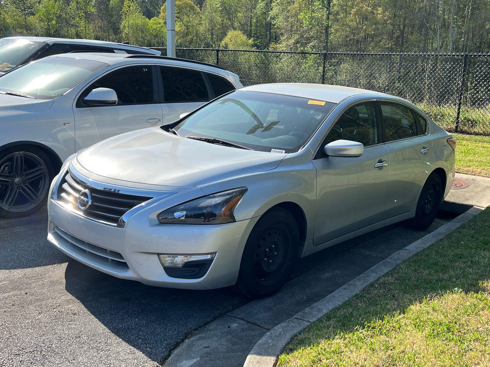 Brilliant Silver Metallic 2014 Nissan Altima 2.5 S Sedan Front-Wheel Drive Continuously Variable Transmission