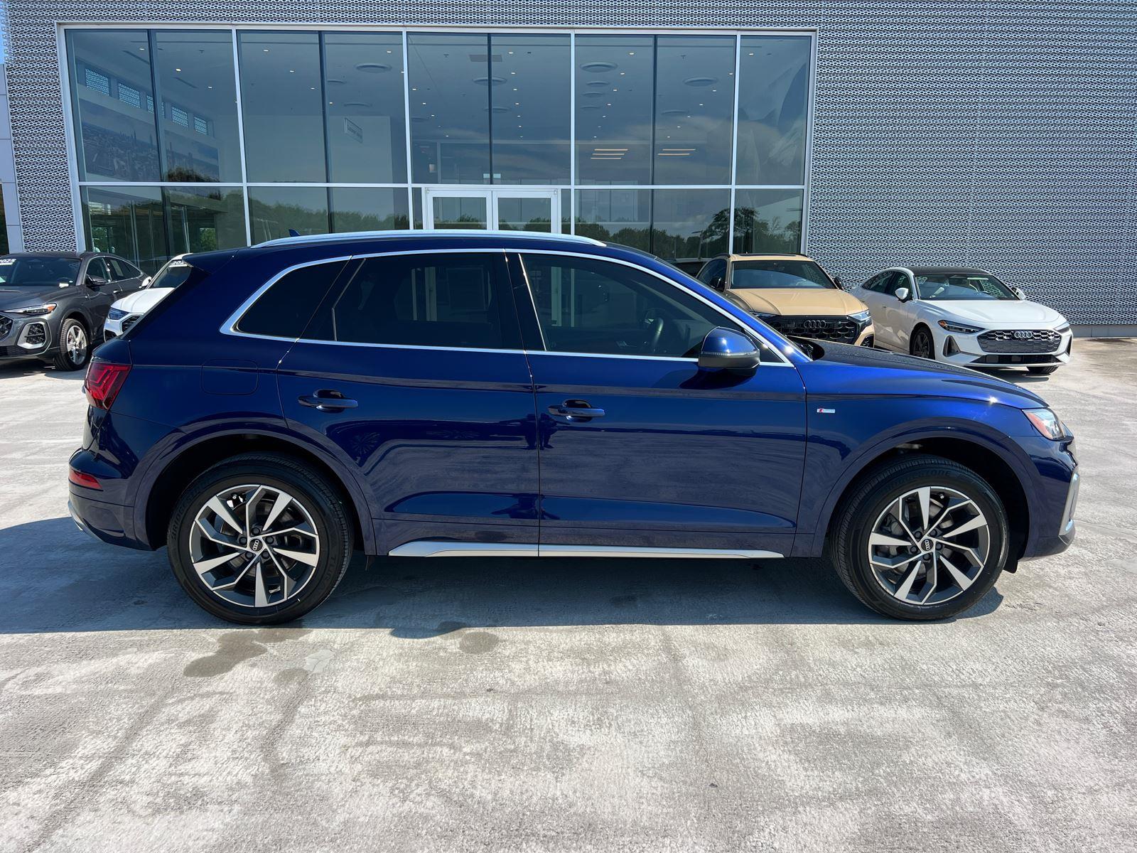View vehicle photo 4