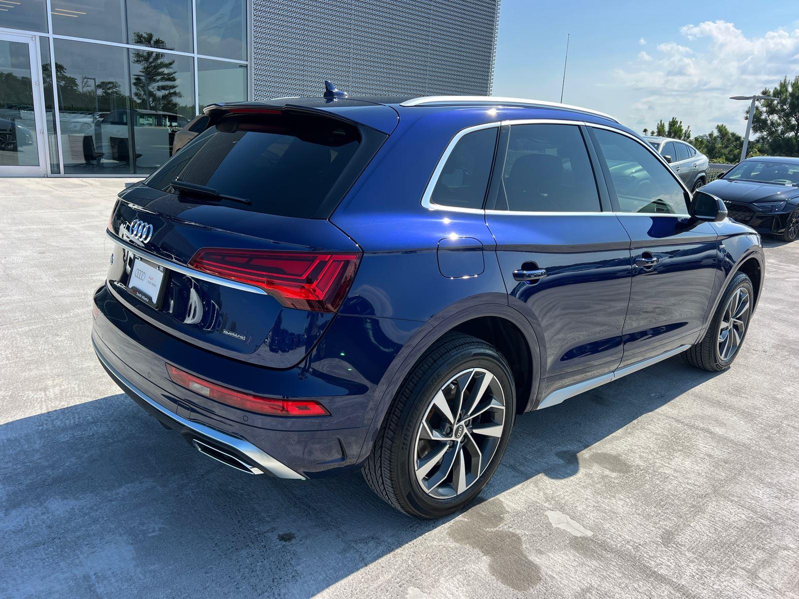 View vehicle photo 5