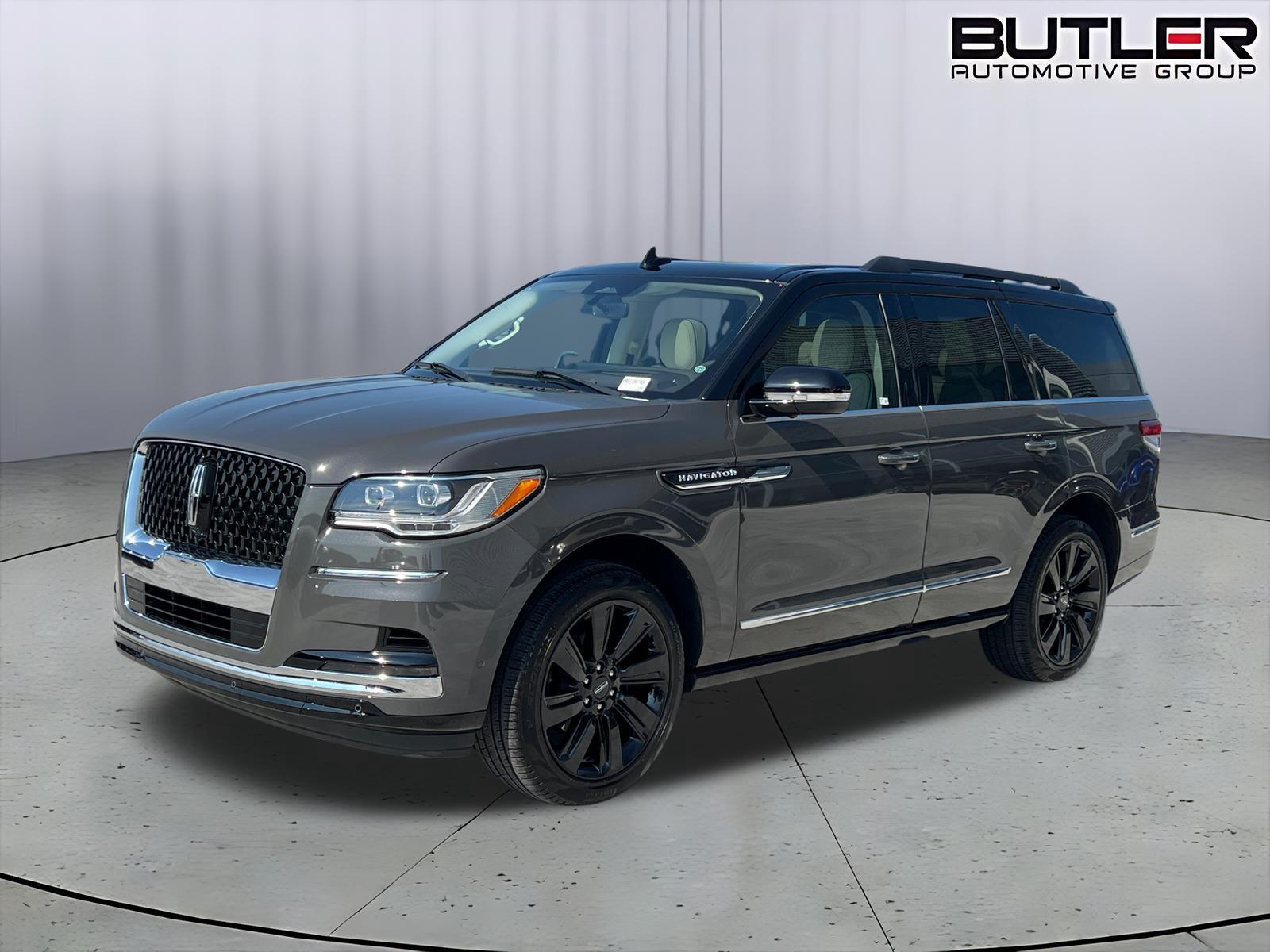 Black (Chroma Caviar Dark Gray Metallic Clearcoat) 2024 Lincoln Navigator SUV / Crossover Four-Wheel Drive Automatic