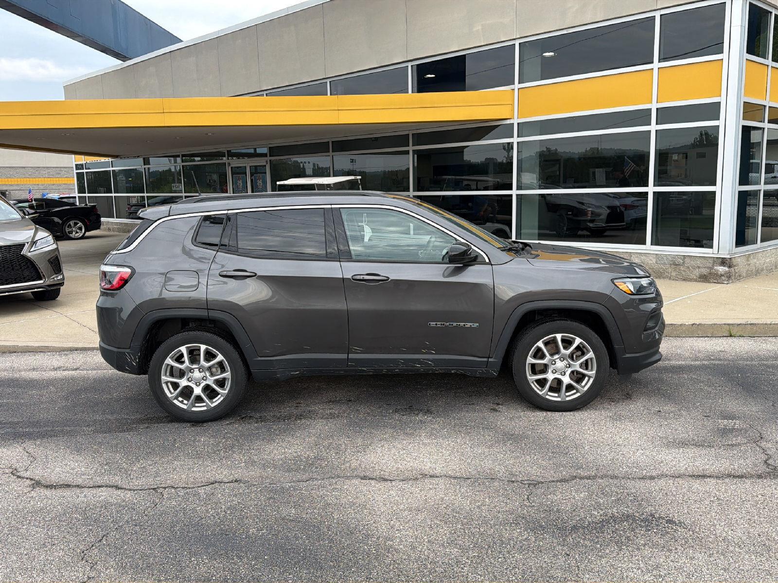 2023 Jeep Compass Latitude Lux 4WD