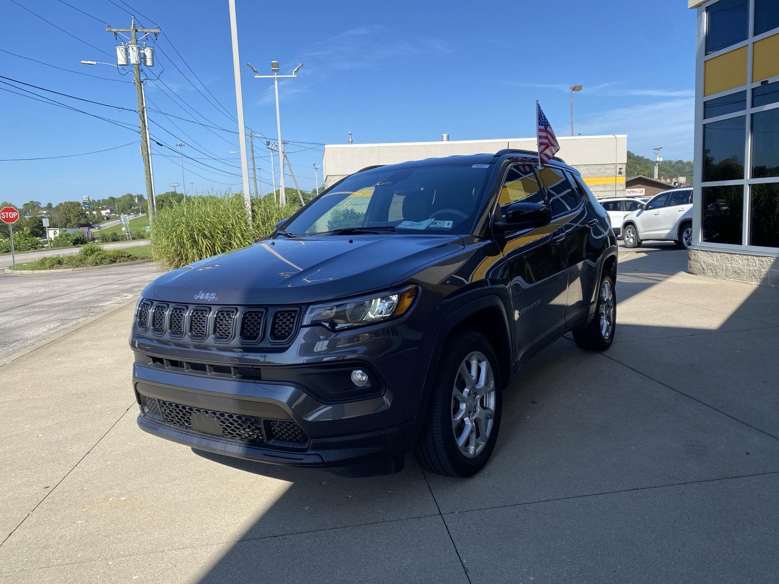  2023 Jeep Compass Latitude Lux 4WD   