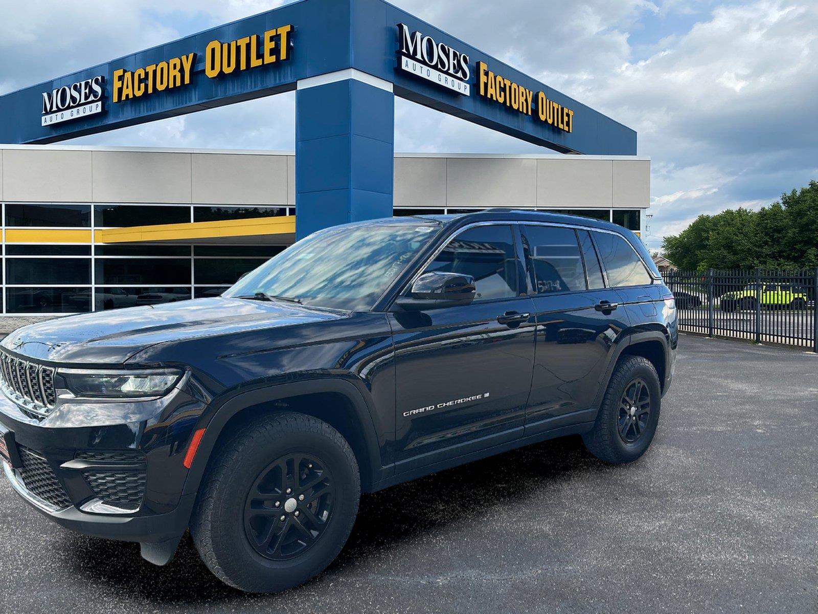 2023 Jeep Grand Cherokee Laredo 4WD
