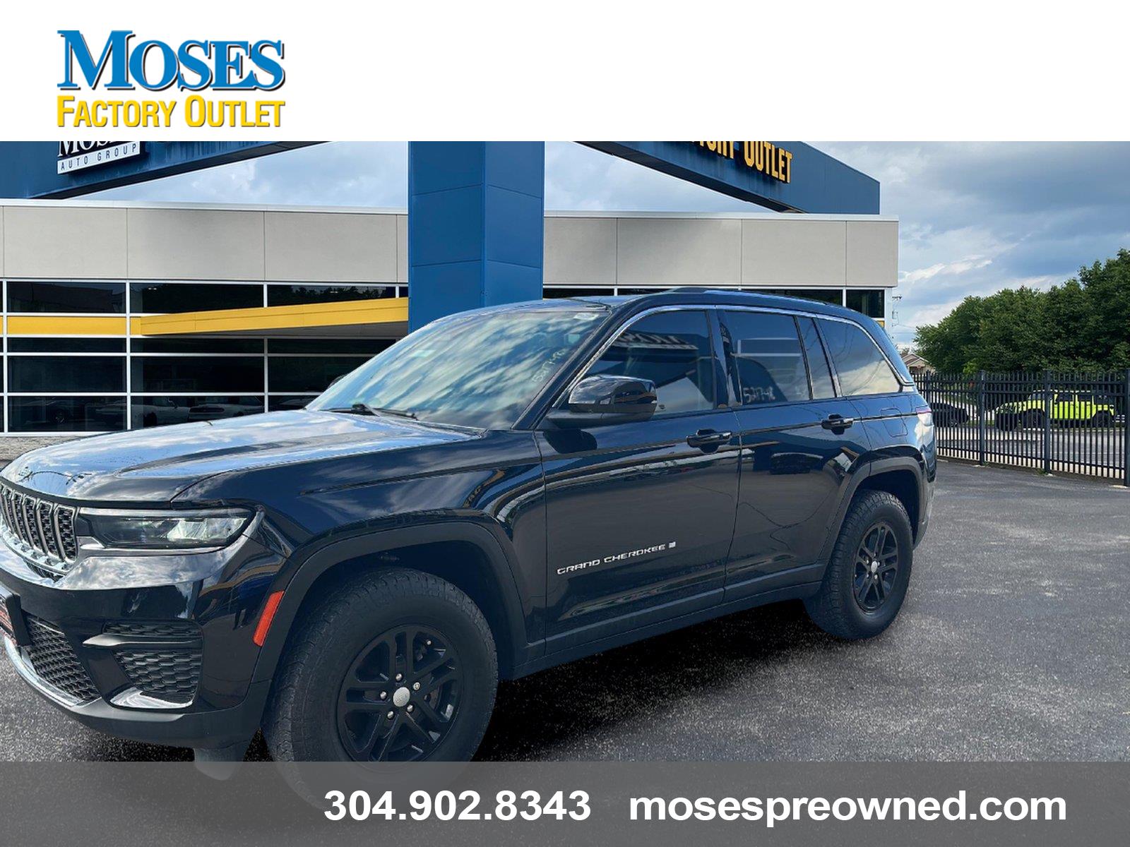 2023 Jeep Grand Cherokee Laredo 4WD