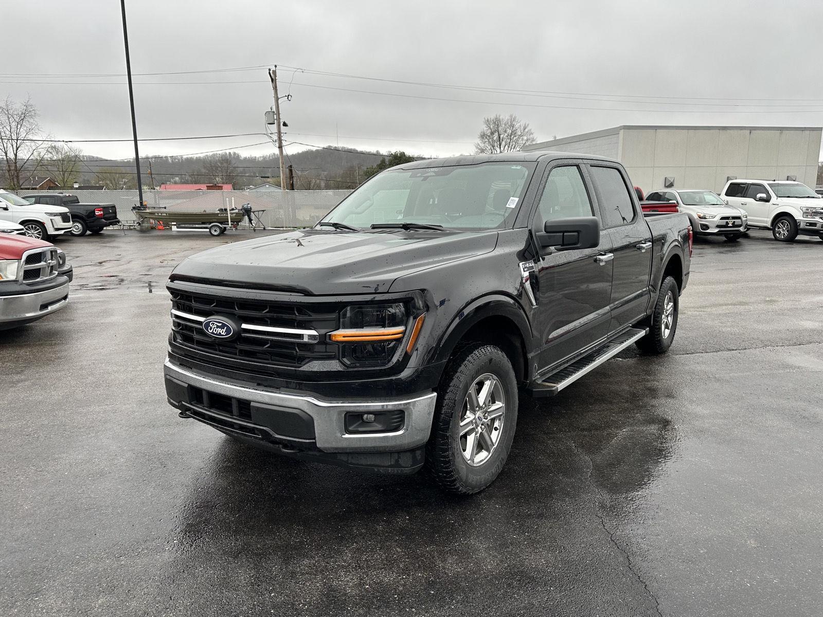 Agate Black 2025 Ford F-150 XLT SuperCrew 4WD Pickup Truck Four-Wheel Drive Automatic