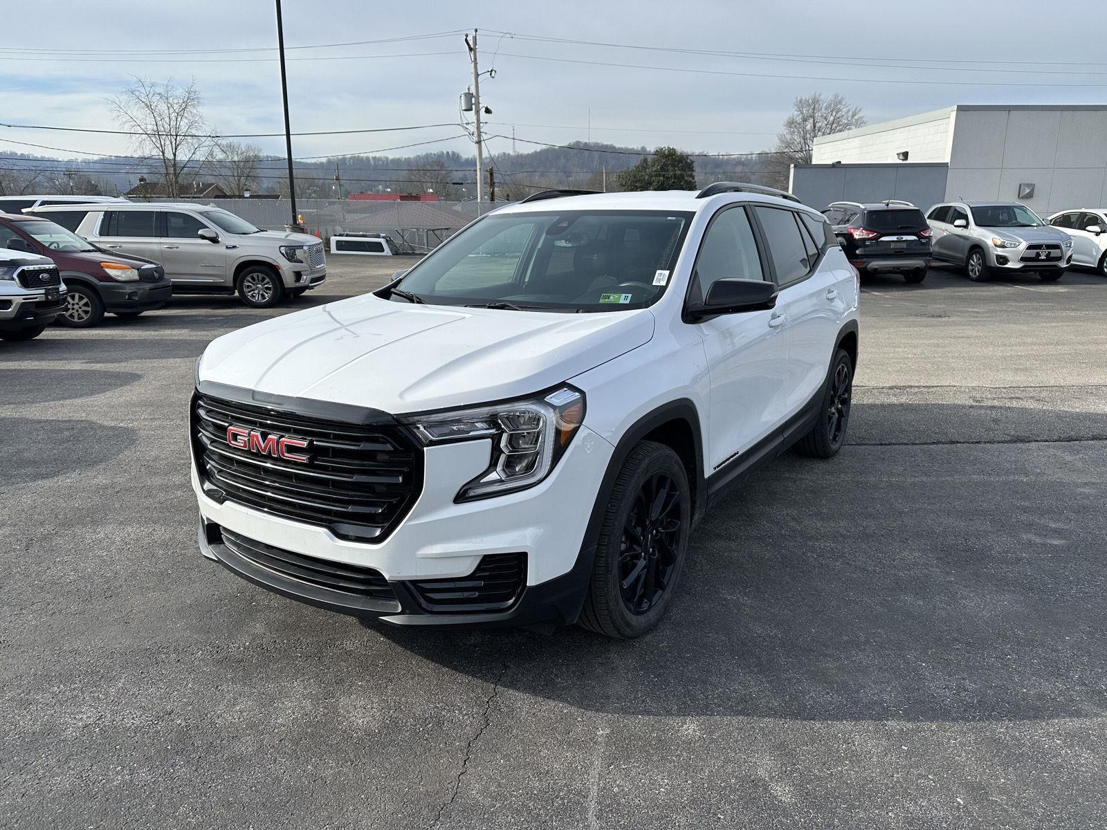Summit White 2024 GMC Terrain SLE FWD SUV / Crossover Front-Wheel Drive 9-Speed Automatic