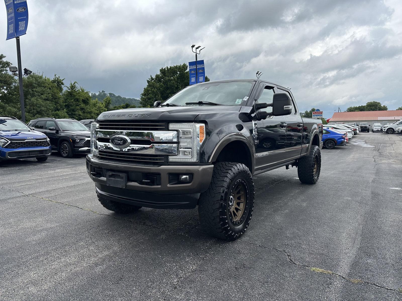 Shadow Black/Caribou 2017 Ford F-250 Super Duty Pickup Truck Four-Wheel Drive 6-Speed Automatic