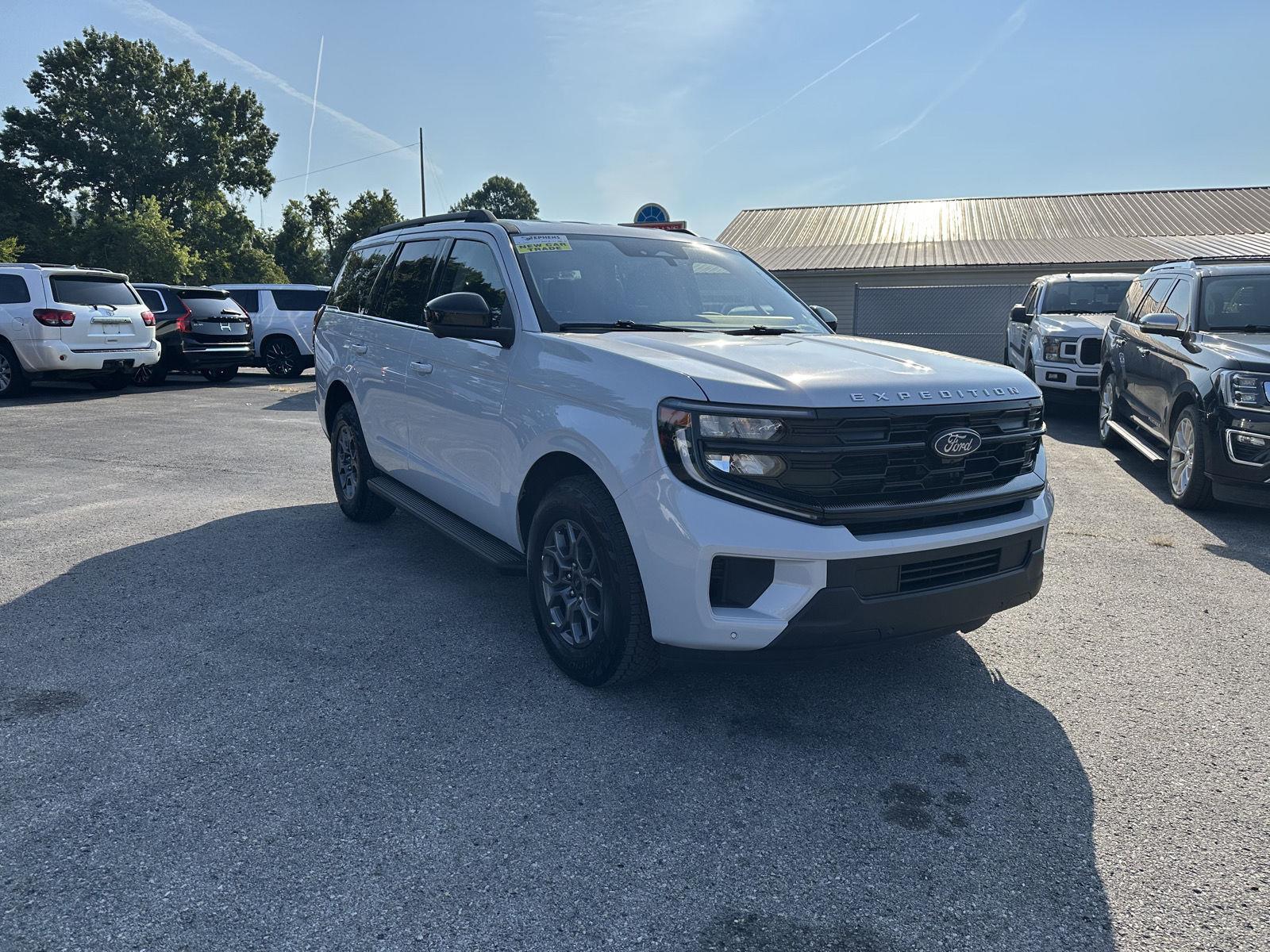 Space Silver 2025 Ford Expedition SUV / Crossover Four-Wheel Drive Automatic