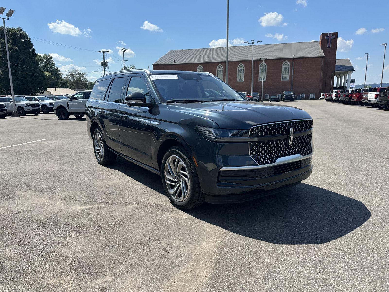 White 2025 Lincoln Navigator SUV / Crossover Four-Wheel Drive Automatic