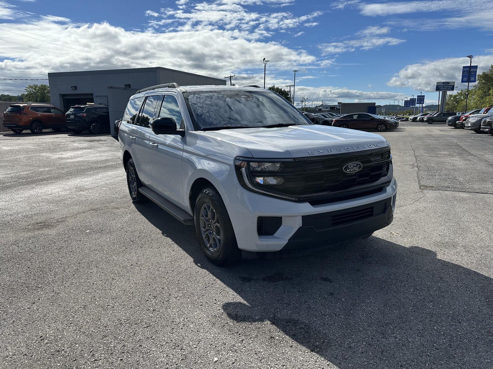 Space Silver 2025 Ford Expedition SUV / Crossover Four-Wheel Drive Automatic
