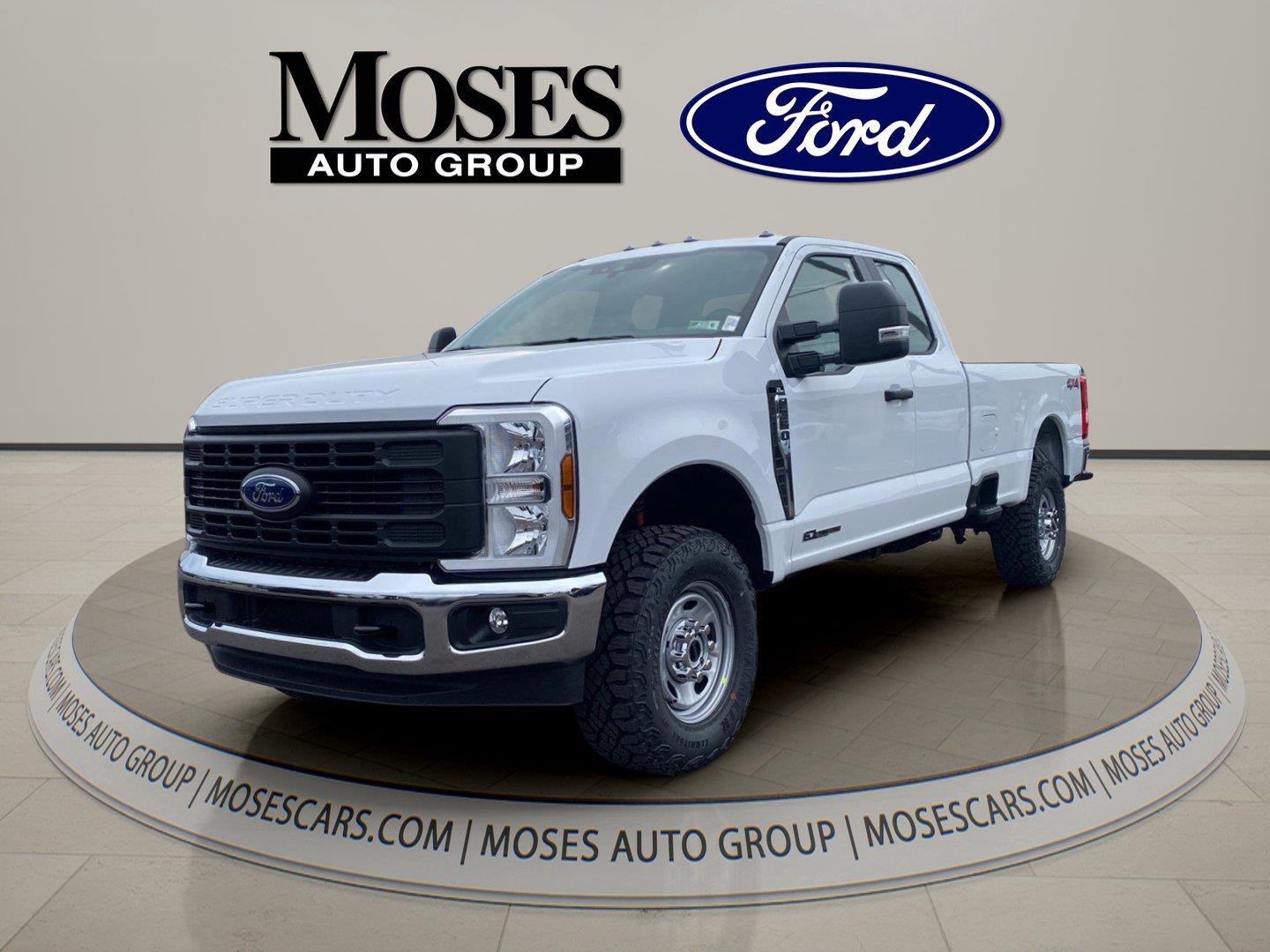 Oxford White 2026 Ford F-350 Super Duty Pickup Truck Four-Wheel Drive Automatic