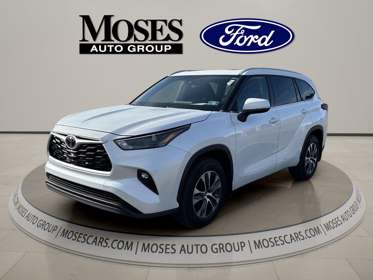 White (Wind Chill Pearl) 2022 Toyota Highlander SUV / Crossover All-Wheel Drive 8-Speed Automatic