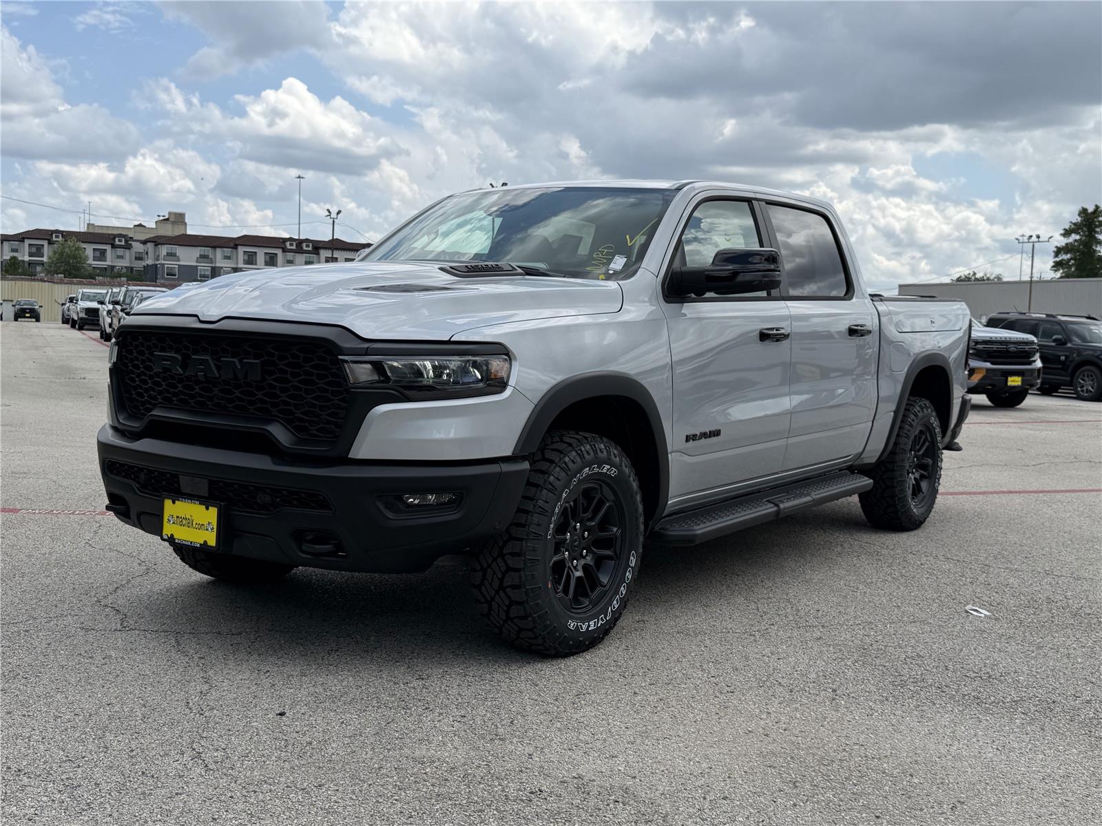 View vehicle photo 4