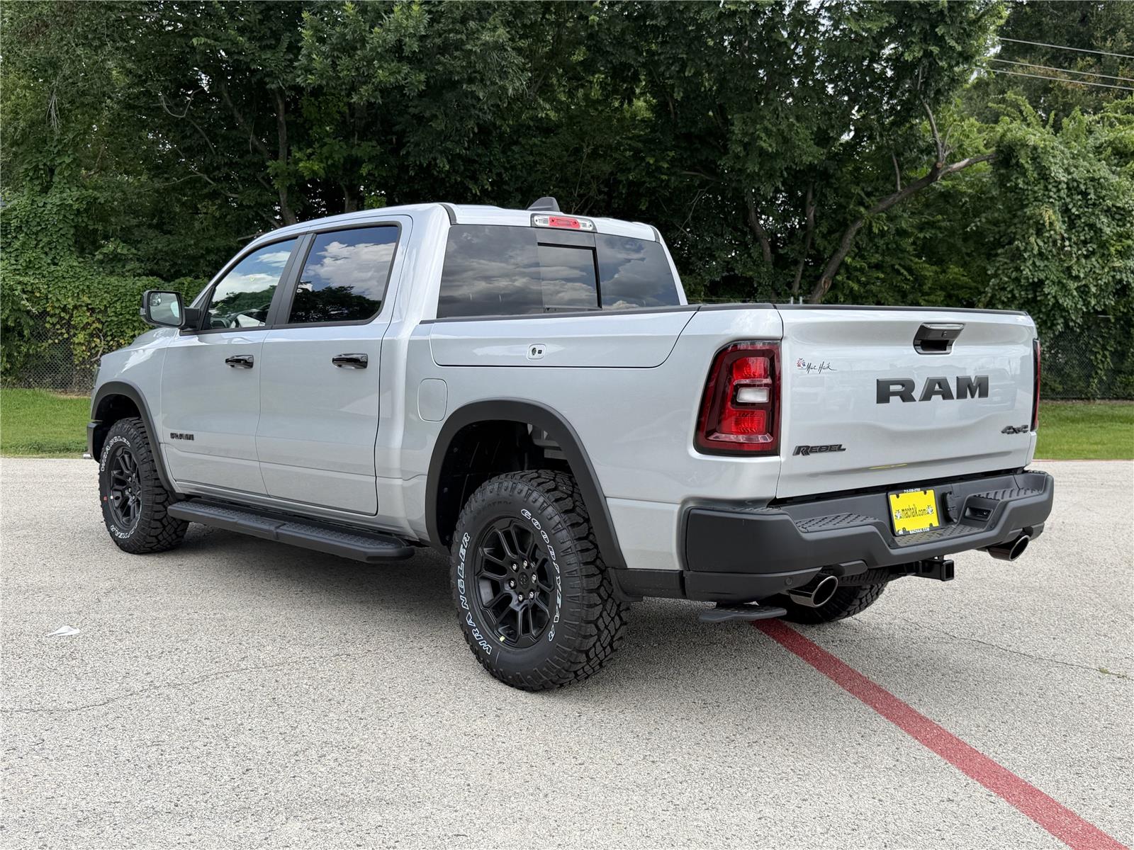 View vehicle photo 5