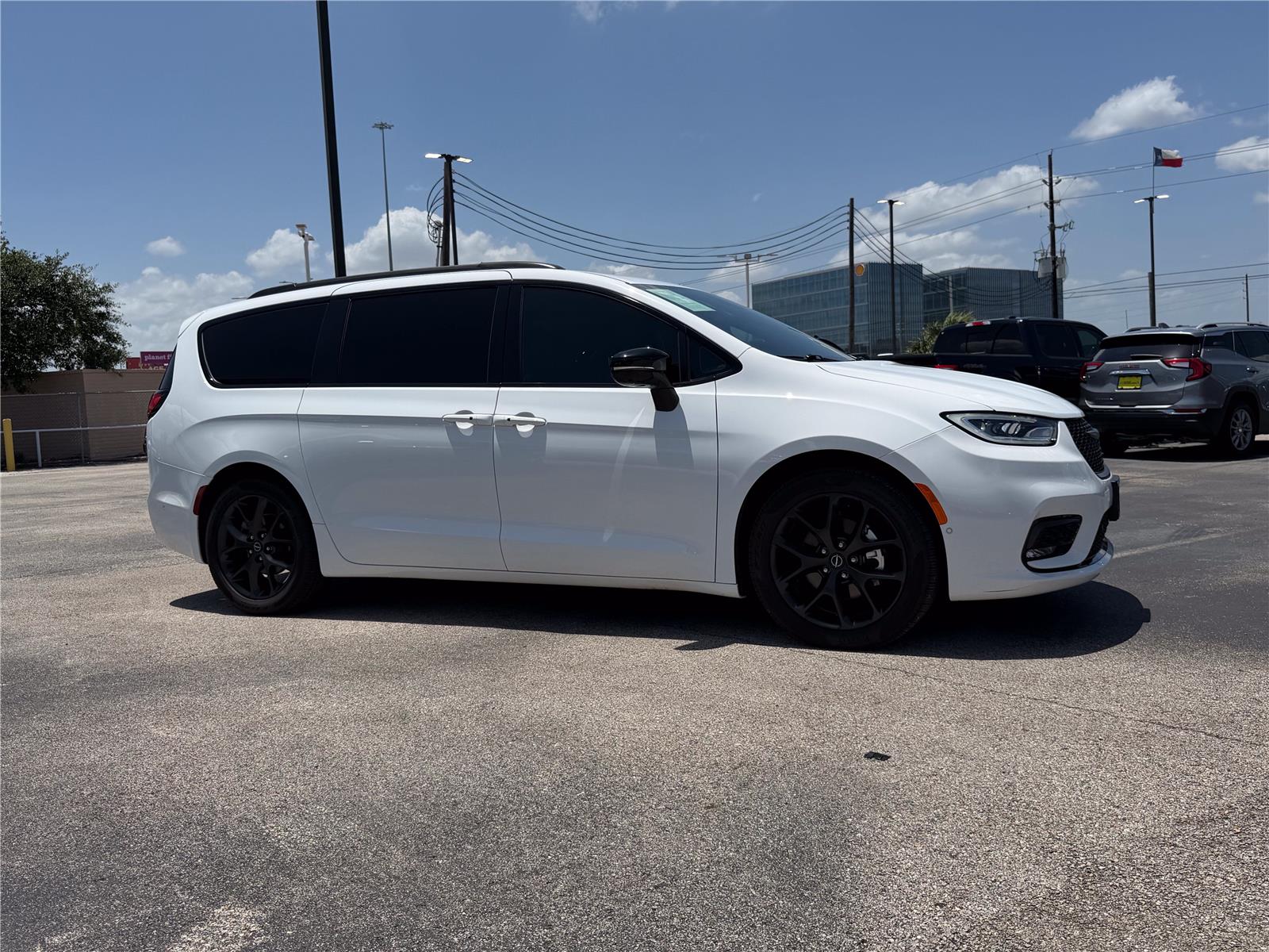 BRIGHT-WHITECLEARC 2025 Chrysler Pacifica Minivan Front-Wheel Drive