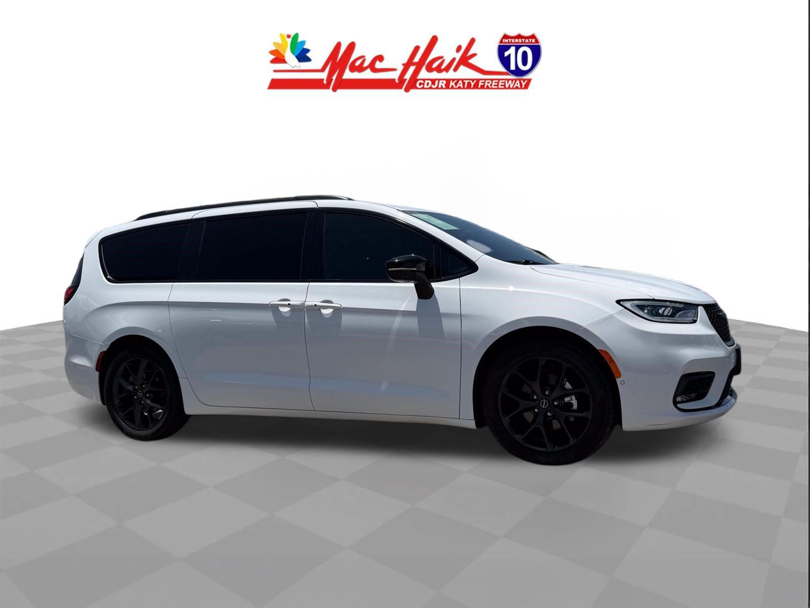 Bright White Clearcoat 2025 Chrysler Pacifica Minivan Front-Wheel Drive 9-Speed Automatic