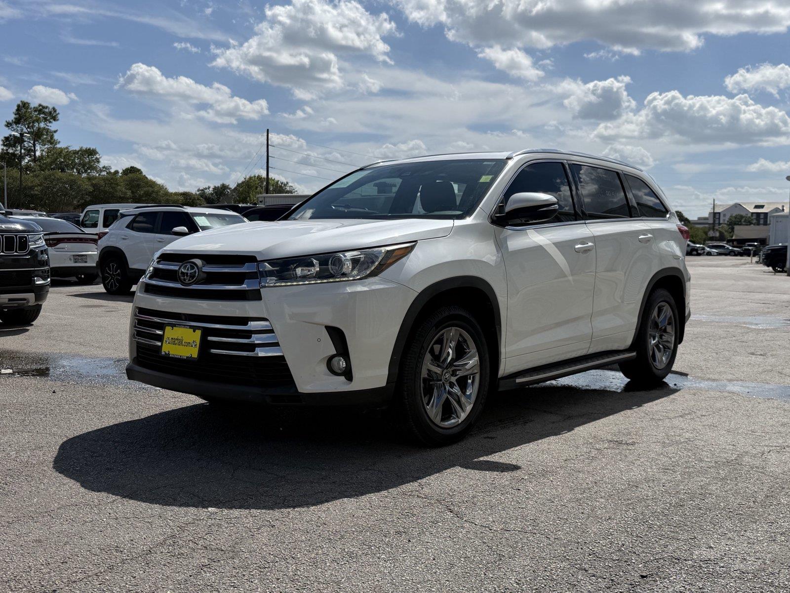 White (Blizzard Pearl) 2018 Toyota Highlander SUV / Crossover Front-Wheel Drive 8-Speed Automatic