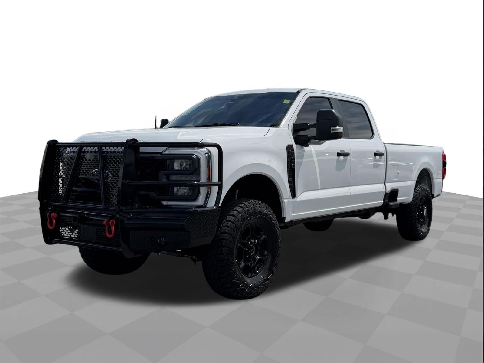 Oxford White 2024 Ford F-250 Super Duty Pickup Truck Four-Wheel Drive Automatic