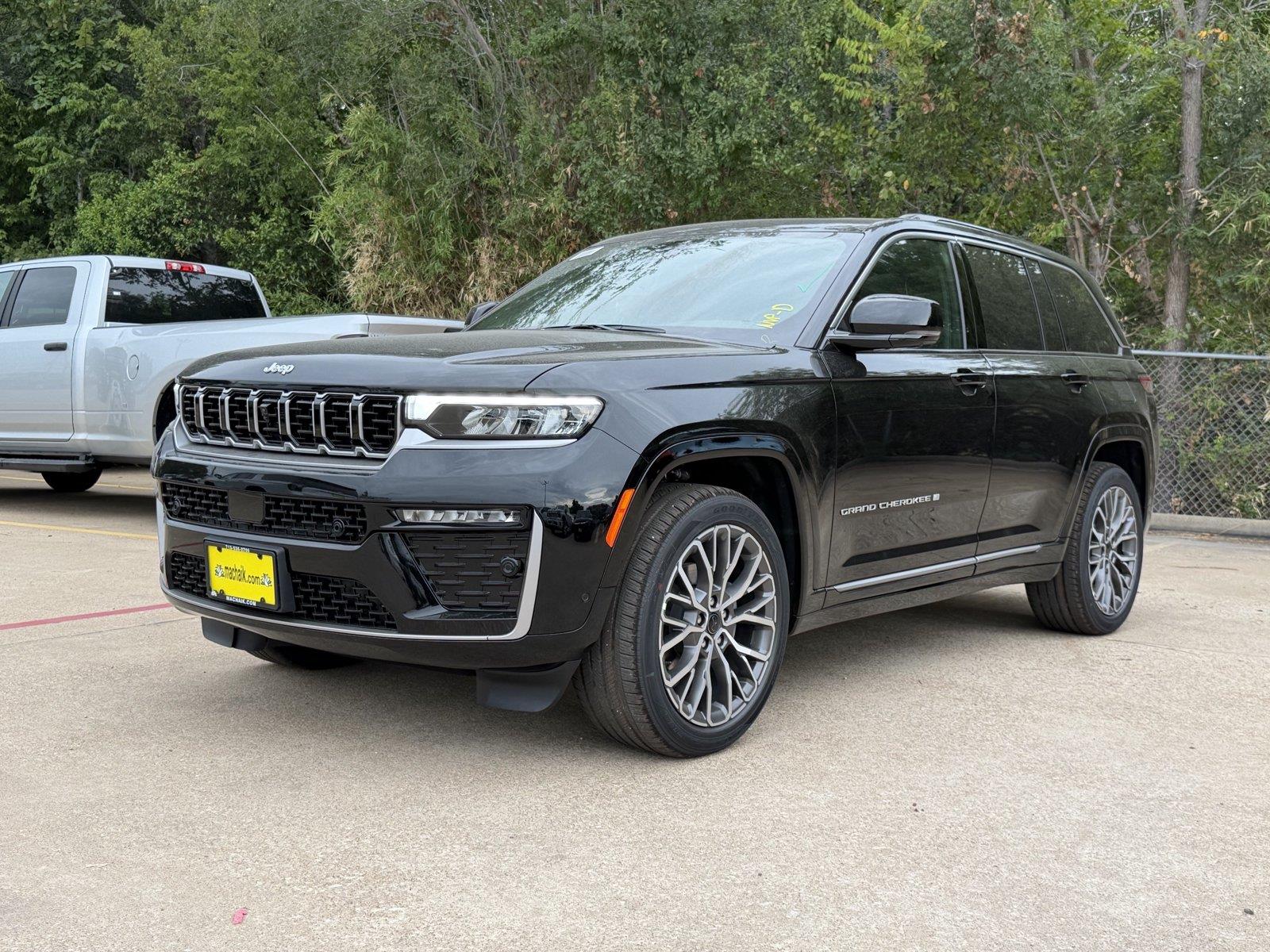 High Gloss Black 2027 Jeep Grand Cherokee SUV / Crossover Four-Wheel Drive 8-Speed Automatic