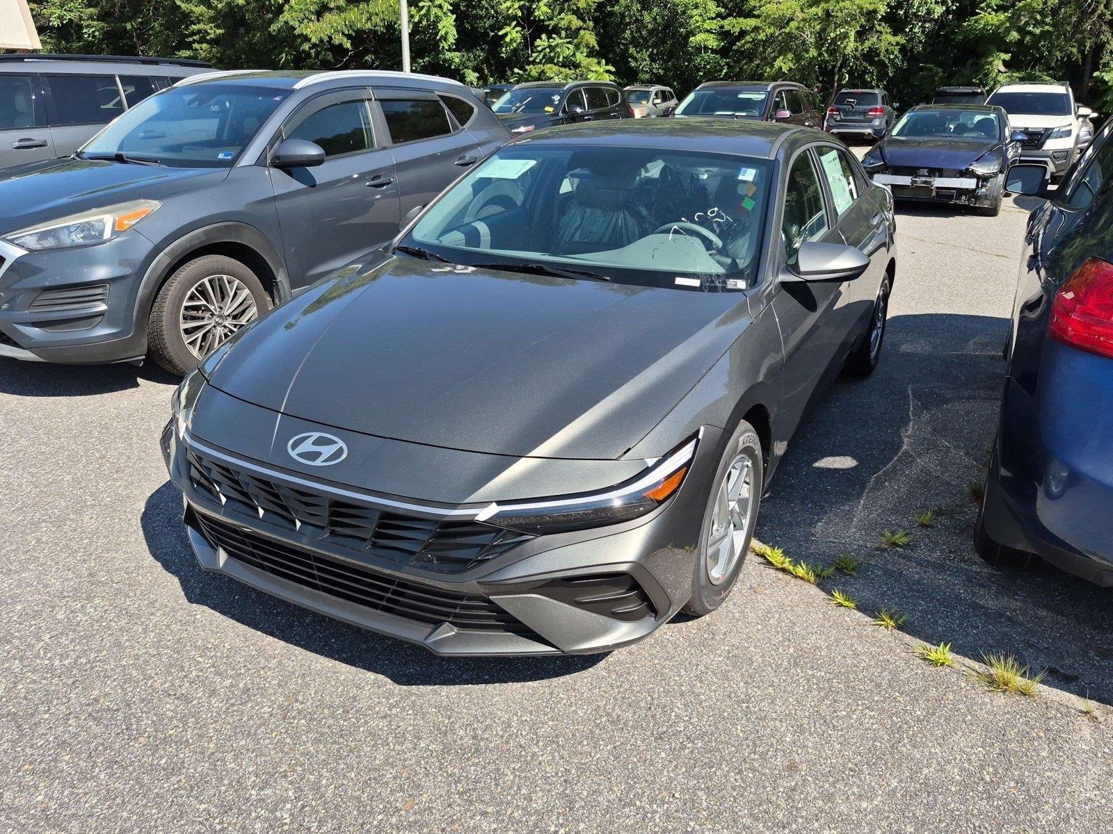 Amazon Gray 2026 Hyundai Elantra Sedan Front-Wheel Drive Continuously Variable Transmission