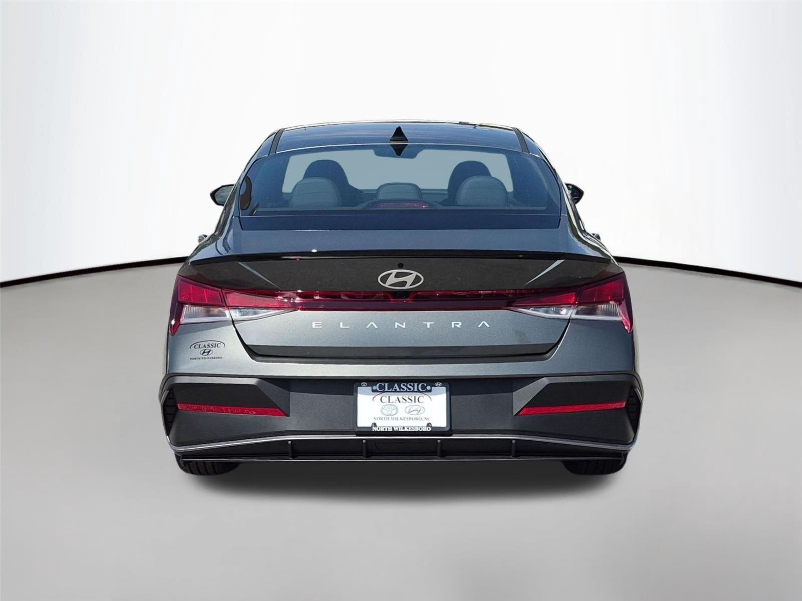 New 2026 Amazon Gray Hyundai SEL Sport Plus image 4