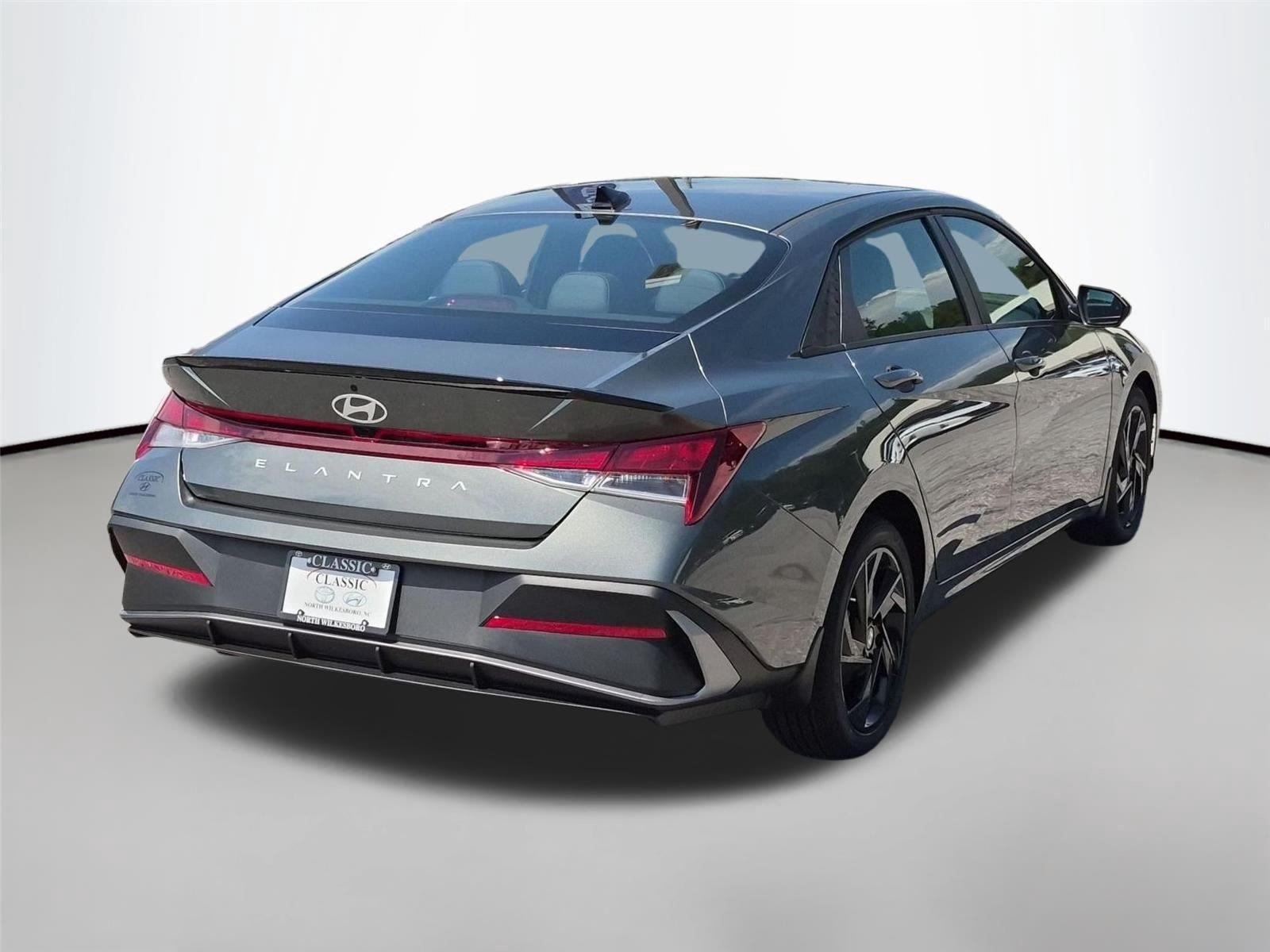 New 2026 Amazon Gray Hyundai SEL Sport Plus image 5