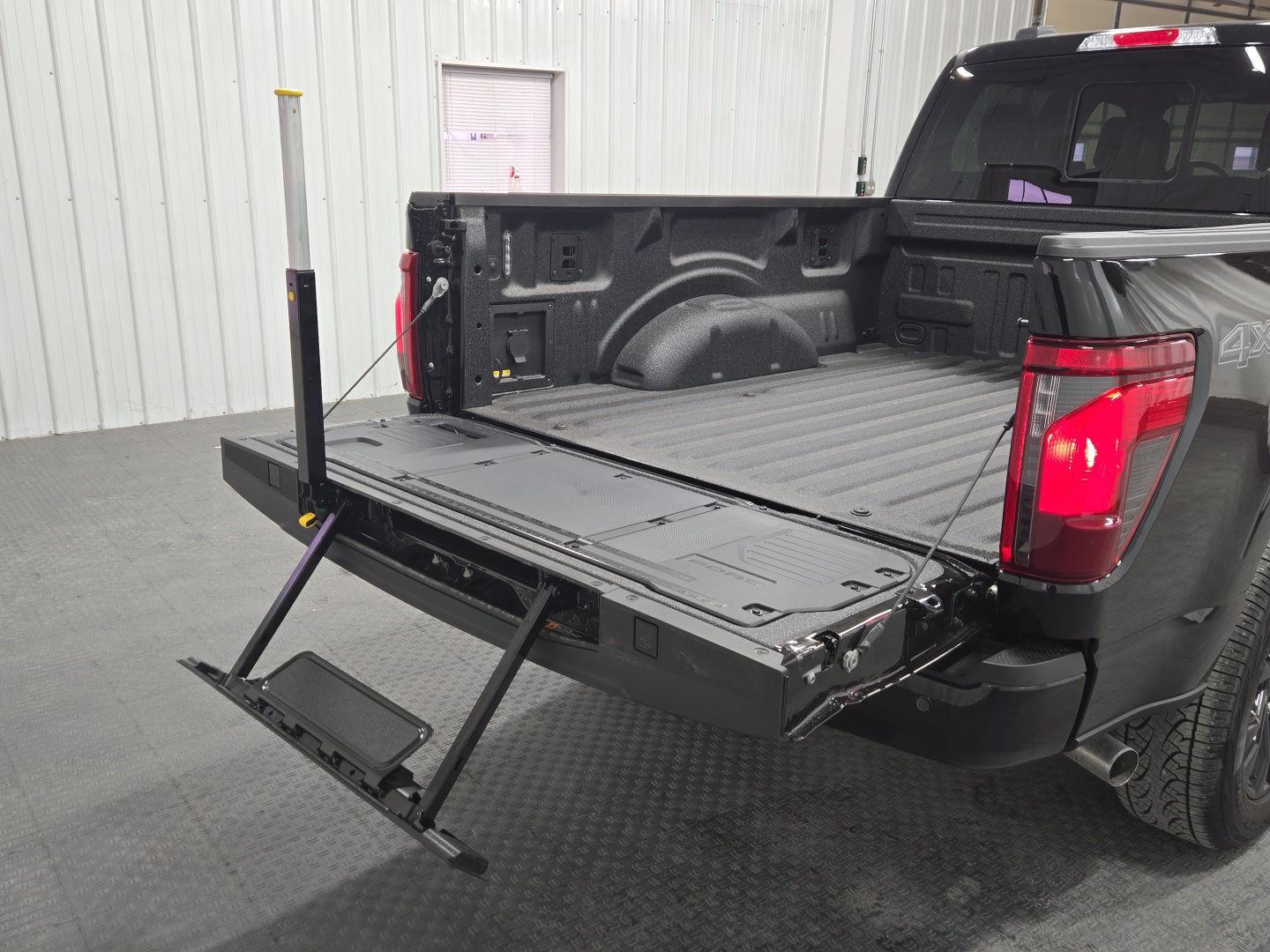 View vehicle photo 7