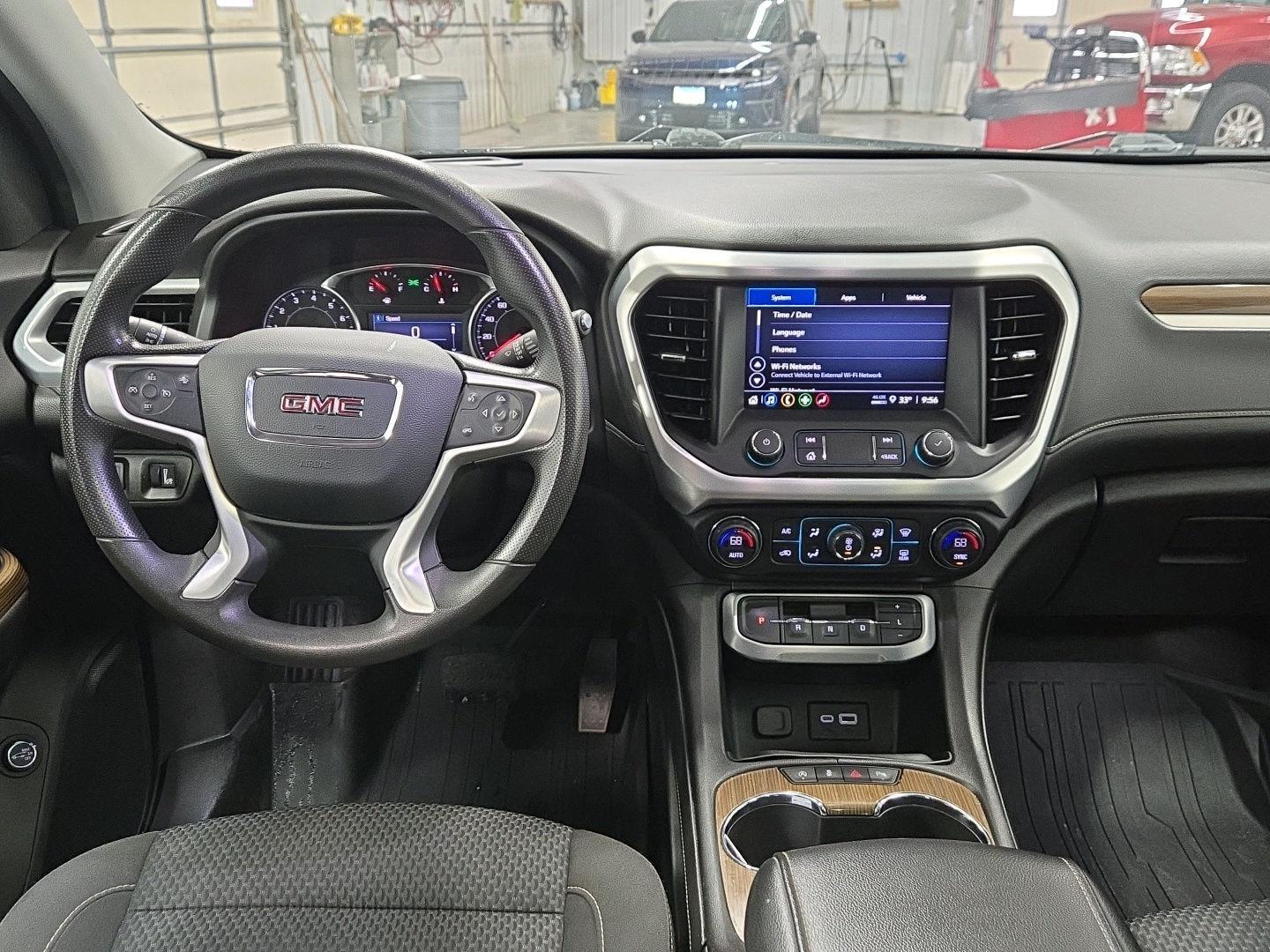 View vehicle photo 3