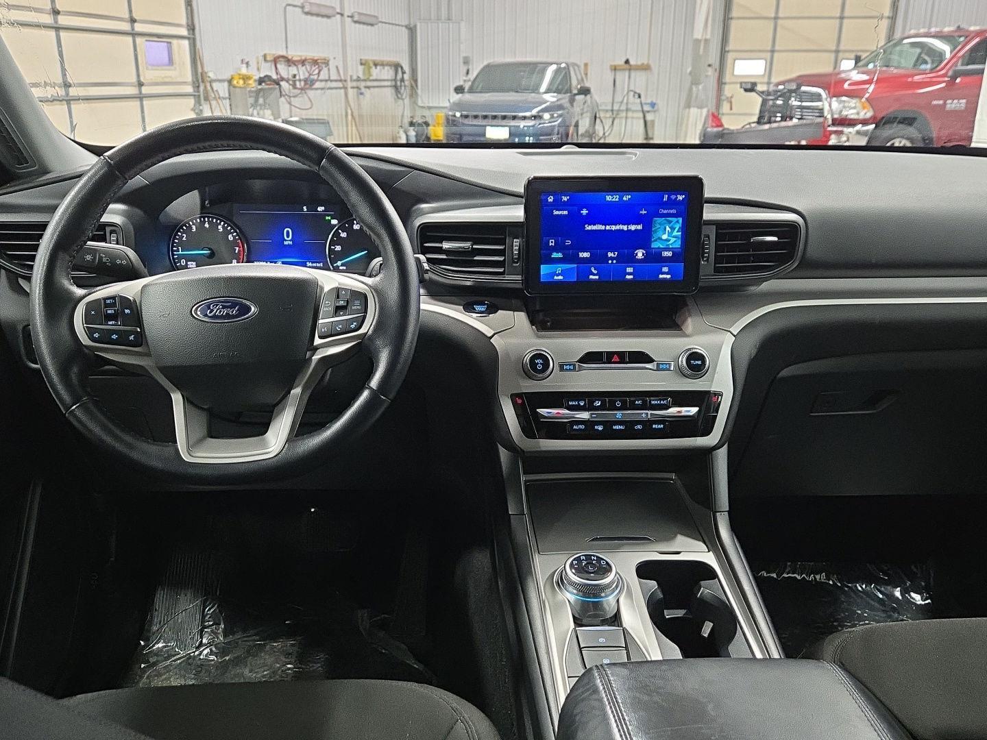 View vehicle photo 3