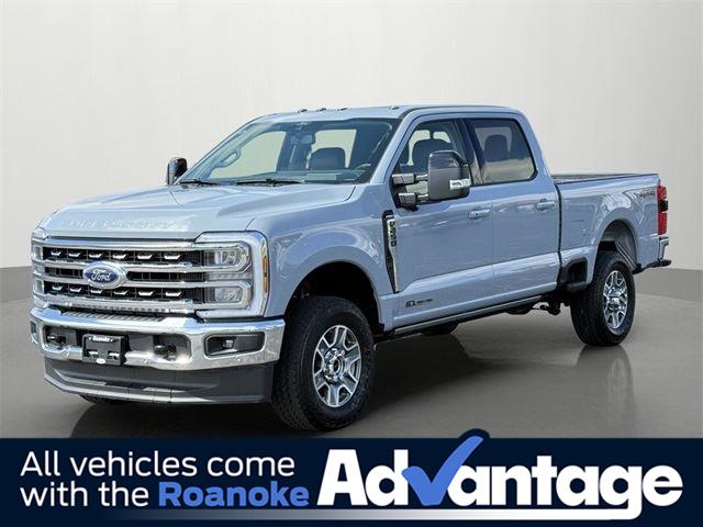 Glacier Gray Metallic Tri-Coat 2025 Ford F-250 Super Duty Lariat Crew Cab 4WD Pickup Truck Four-Wheel Drive Automatic