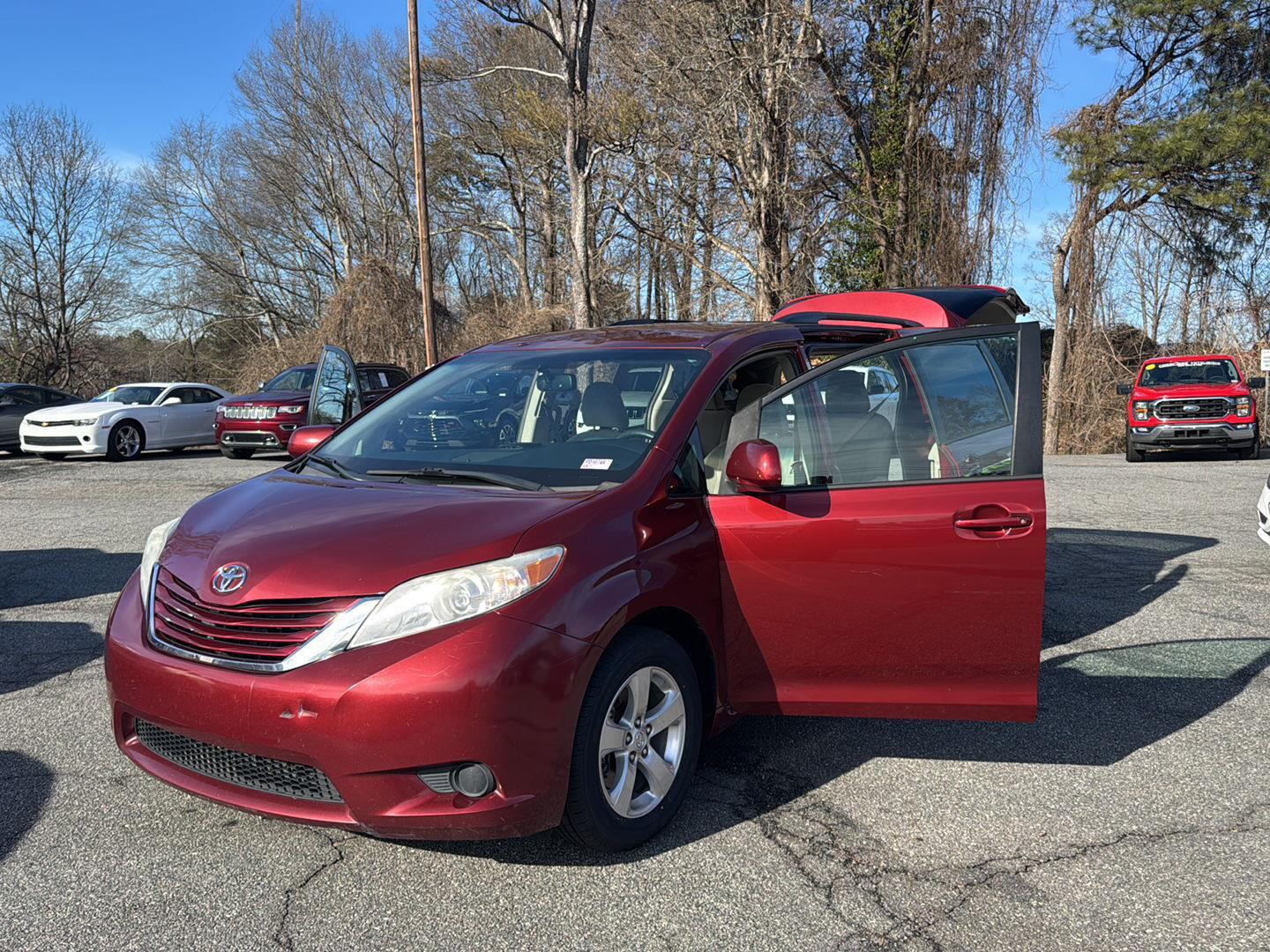 Salsa Red Pearl 2017 Toyota Sienna LE 7-Passenger Auto Access Seat FWD Minivan Front-Wheel Drive Automatic