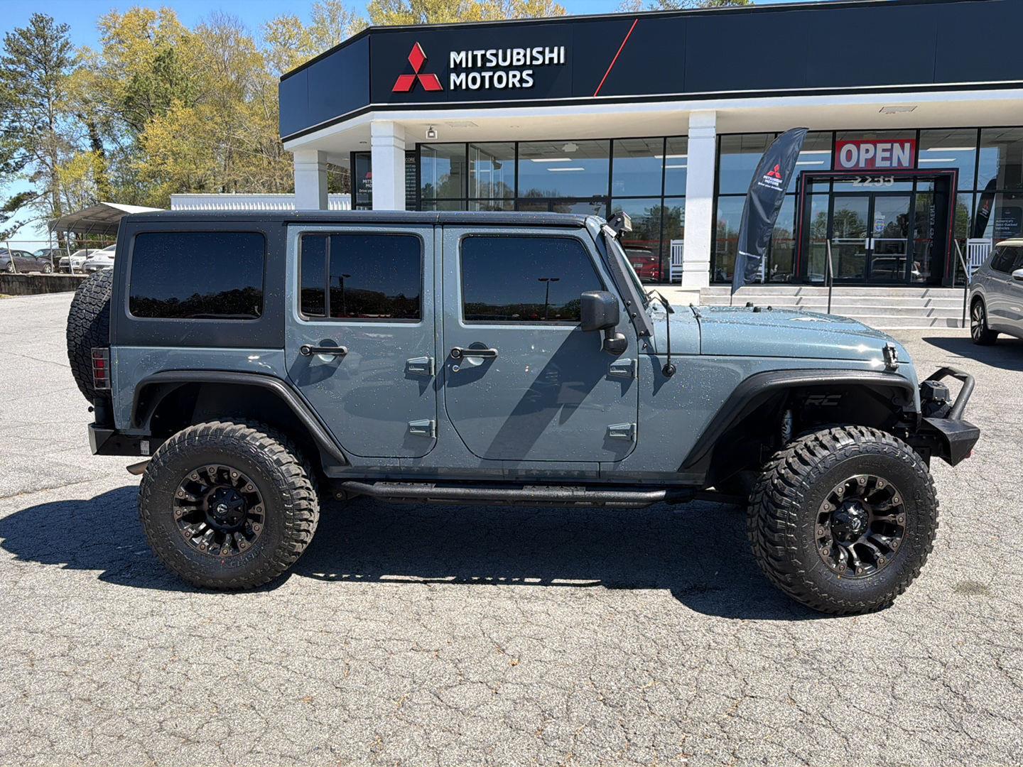 View vehicle photo 3