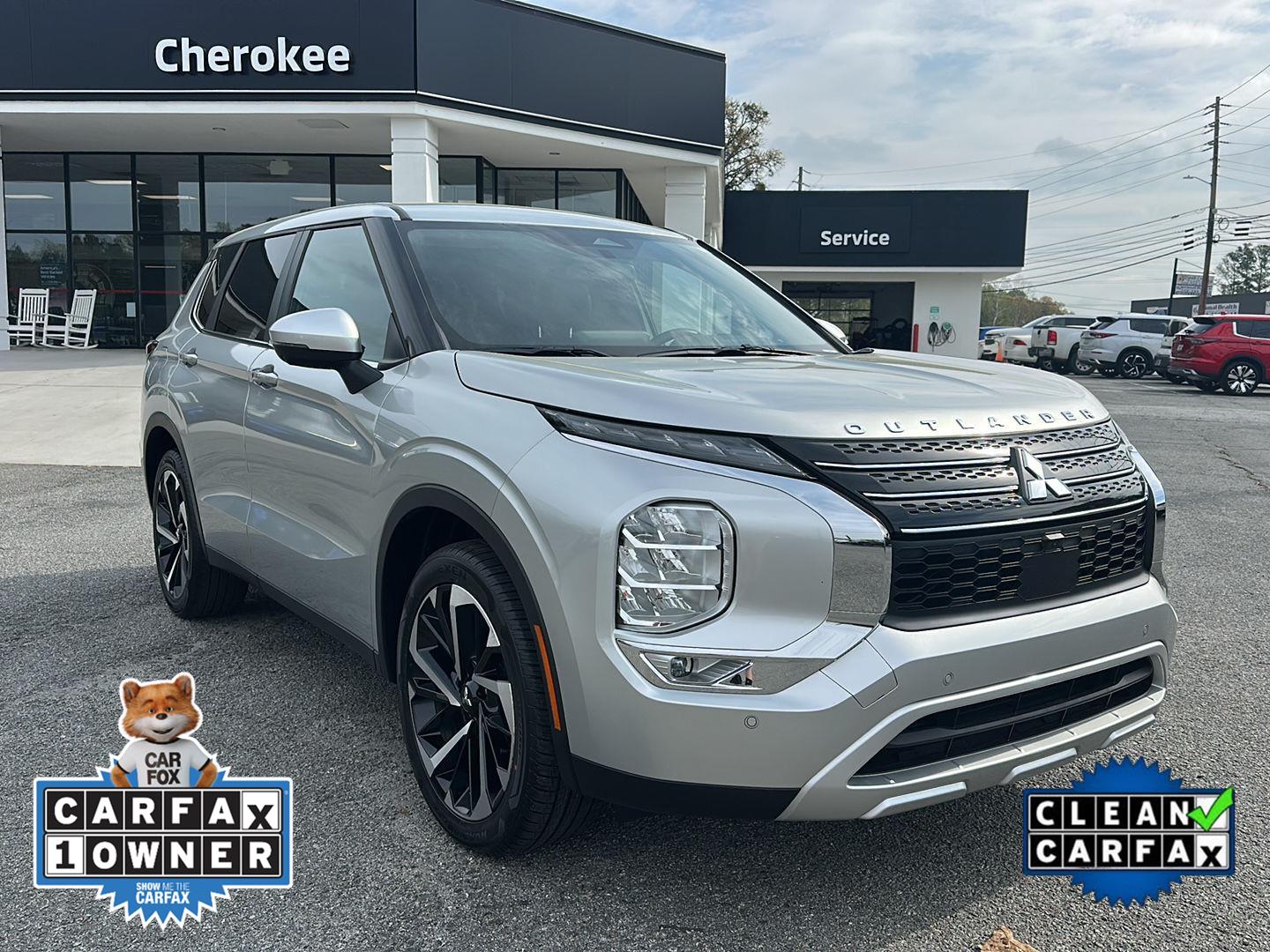 Alloy Silver Metallic 2024 Mitsubishi Outlander SE FWD SUV / Crossover Front-Wheel Drive Continuously Variable Transmission