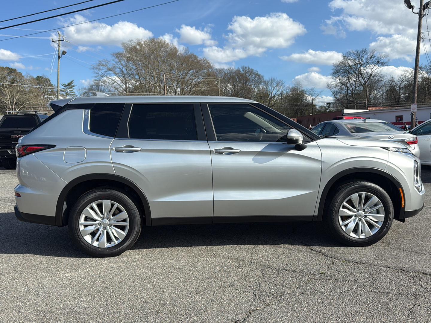 View vehicle photo 7