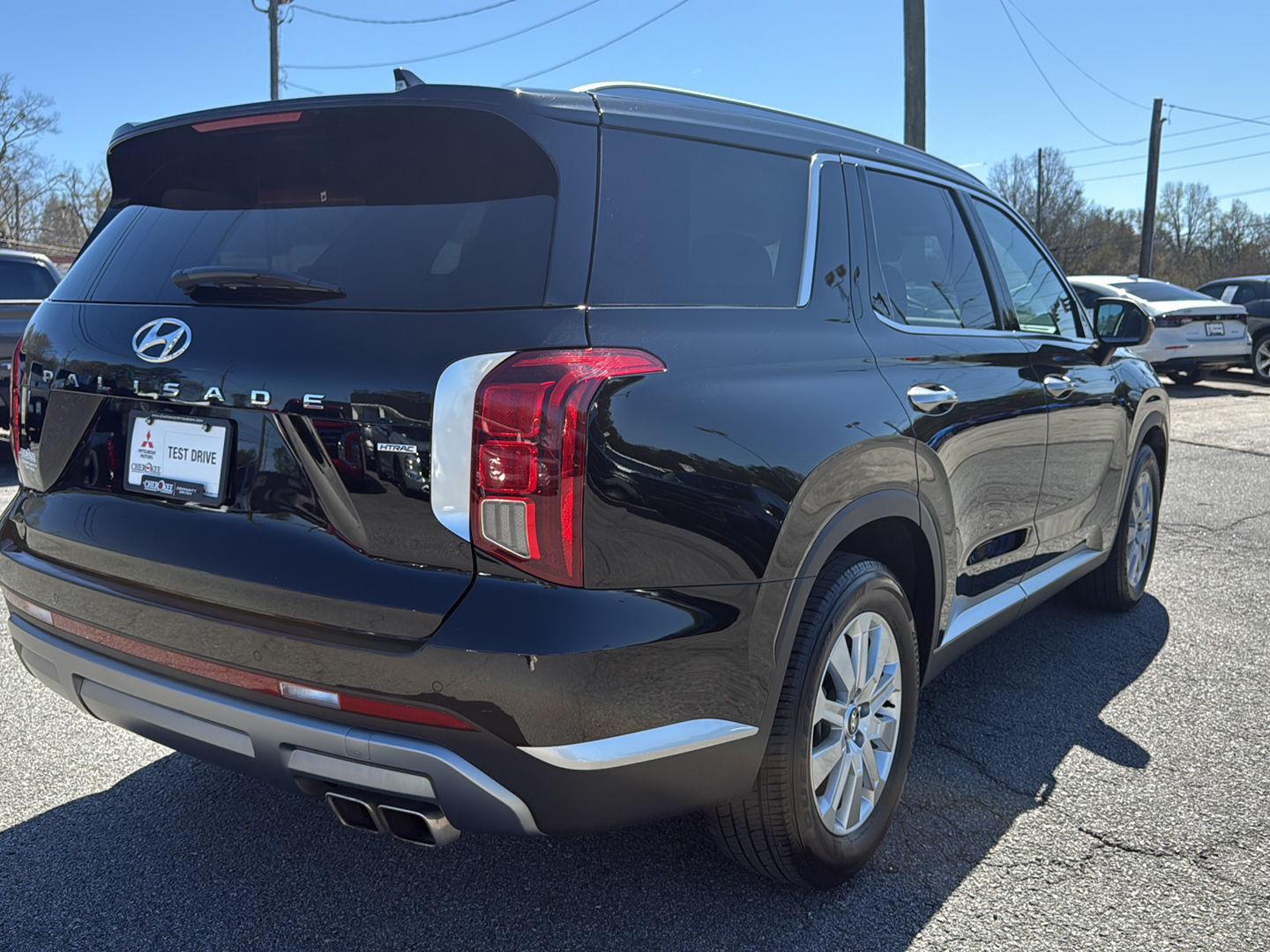 View vehicle photo 7