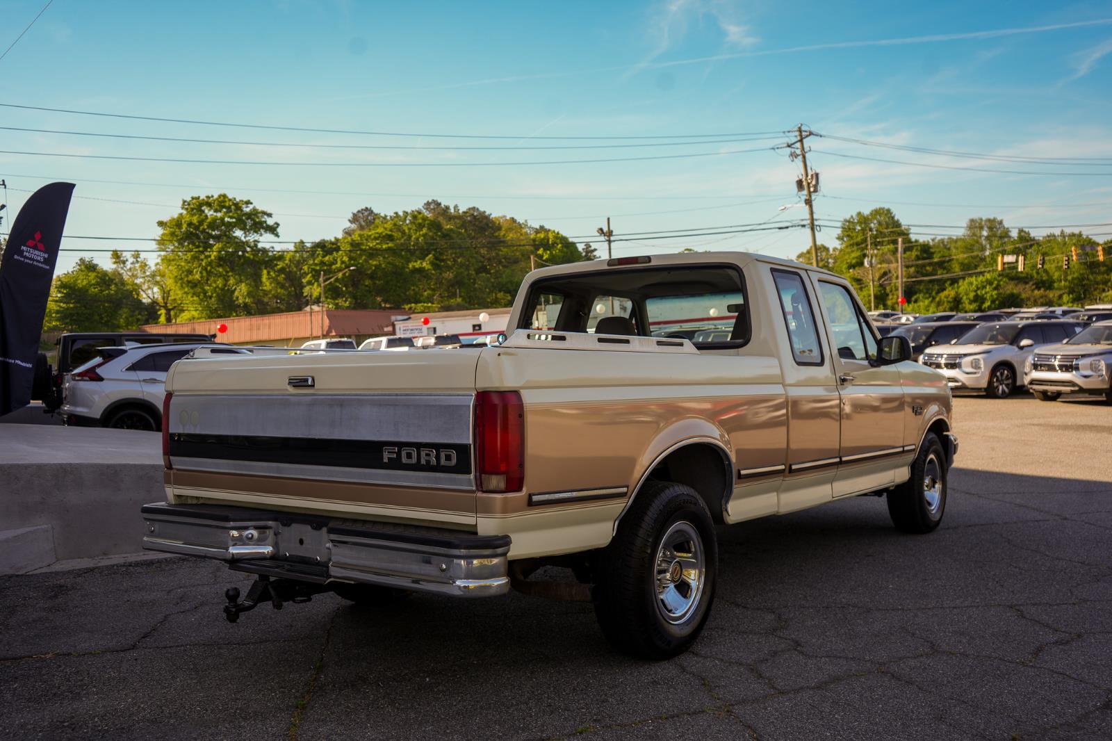 View vehicle photo 6