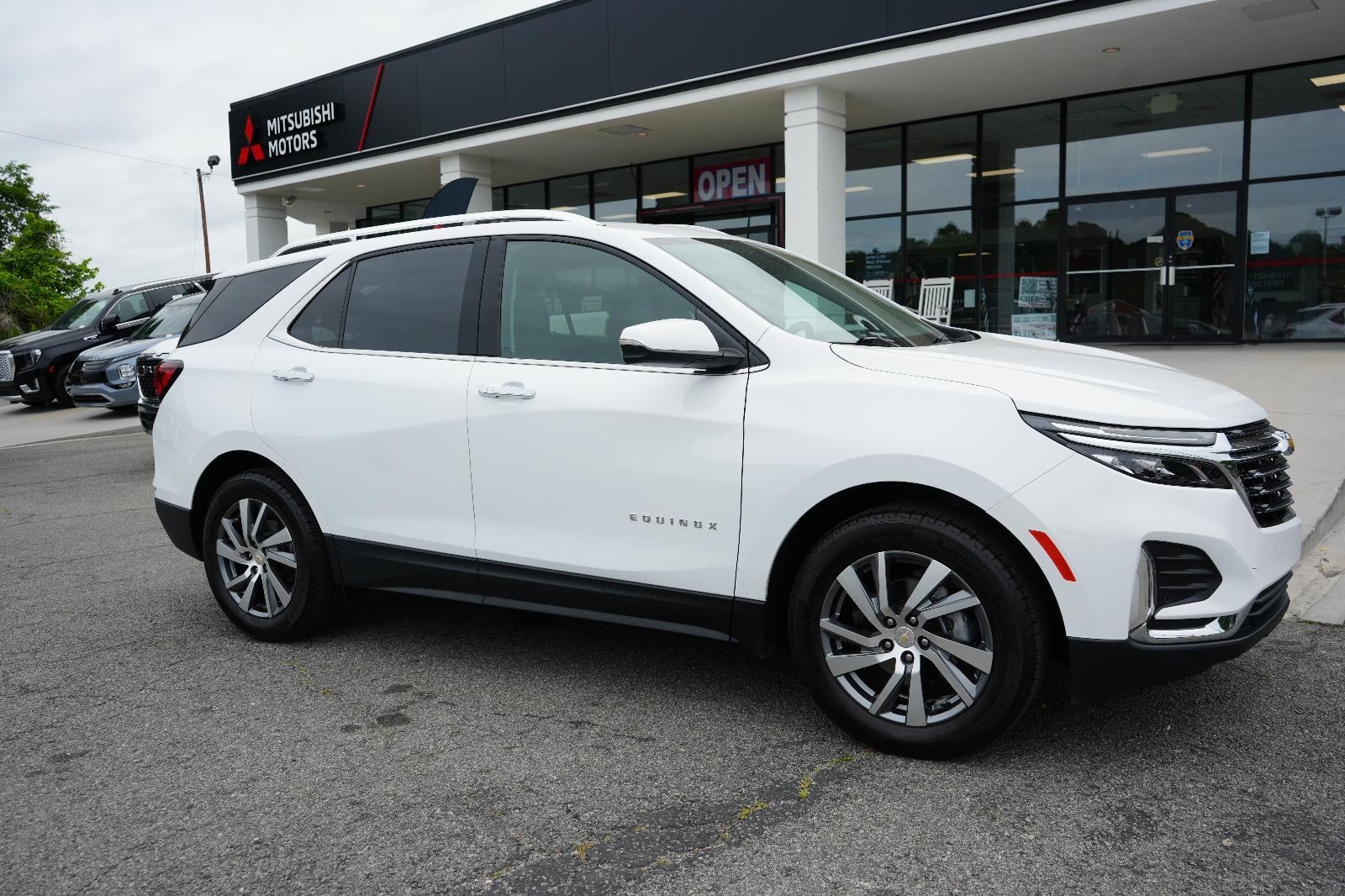 View vehicle photo 3
