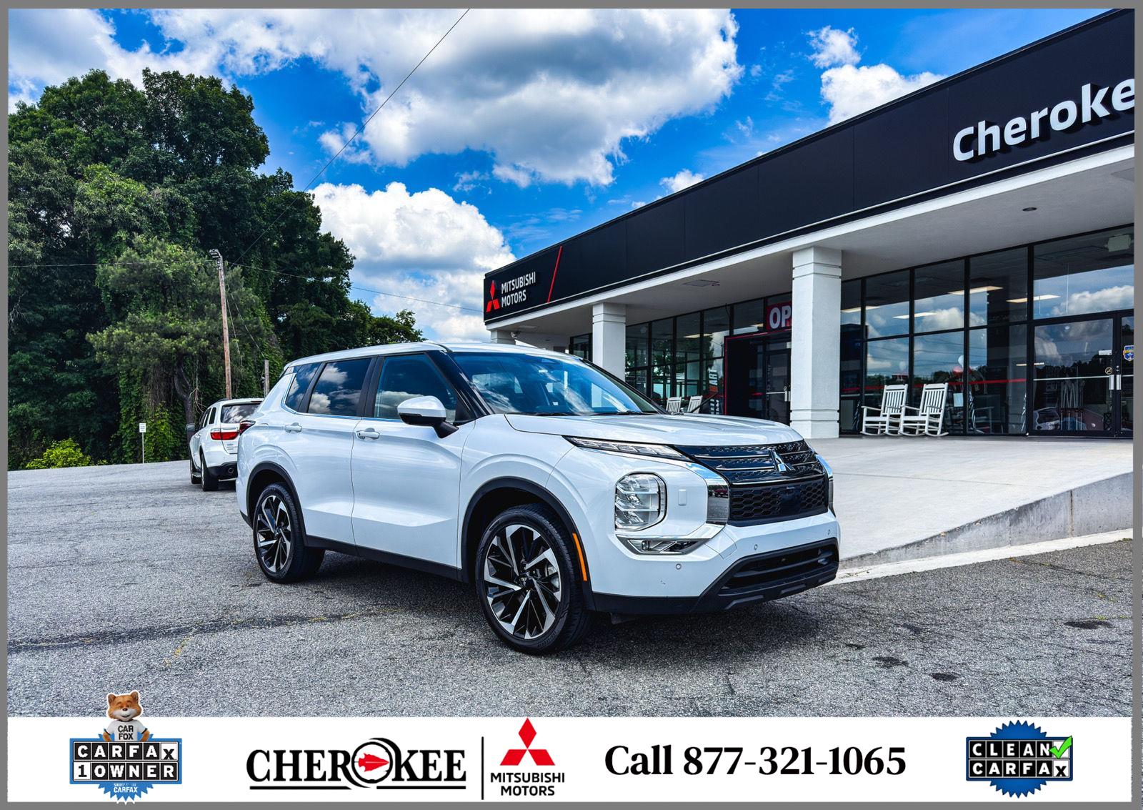 White 2024 Mitsubishi Outlander SE S-AWC SUV / Crossover All-Wheel Drive