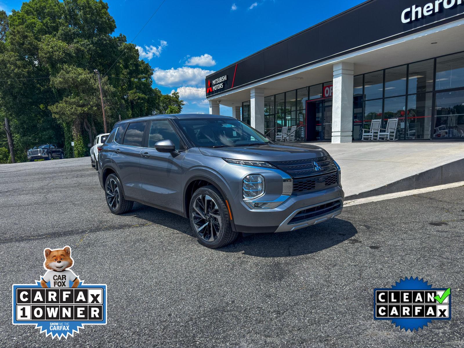Gray 2024 Mitsubishi Outlander SE FWD SUV / Crossover Front-Wheel Drive