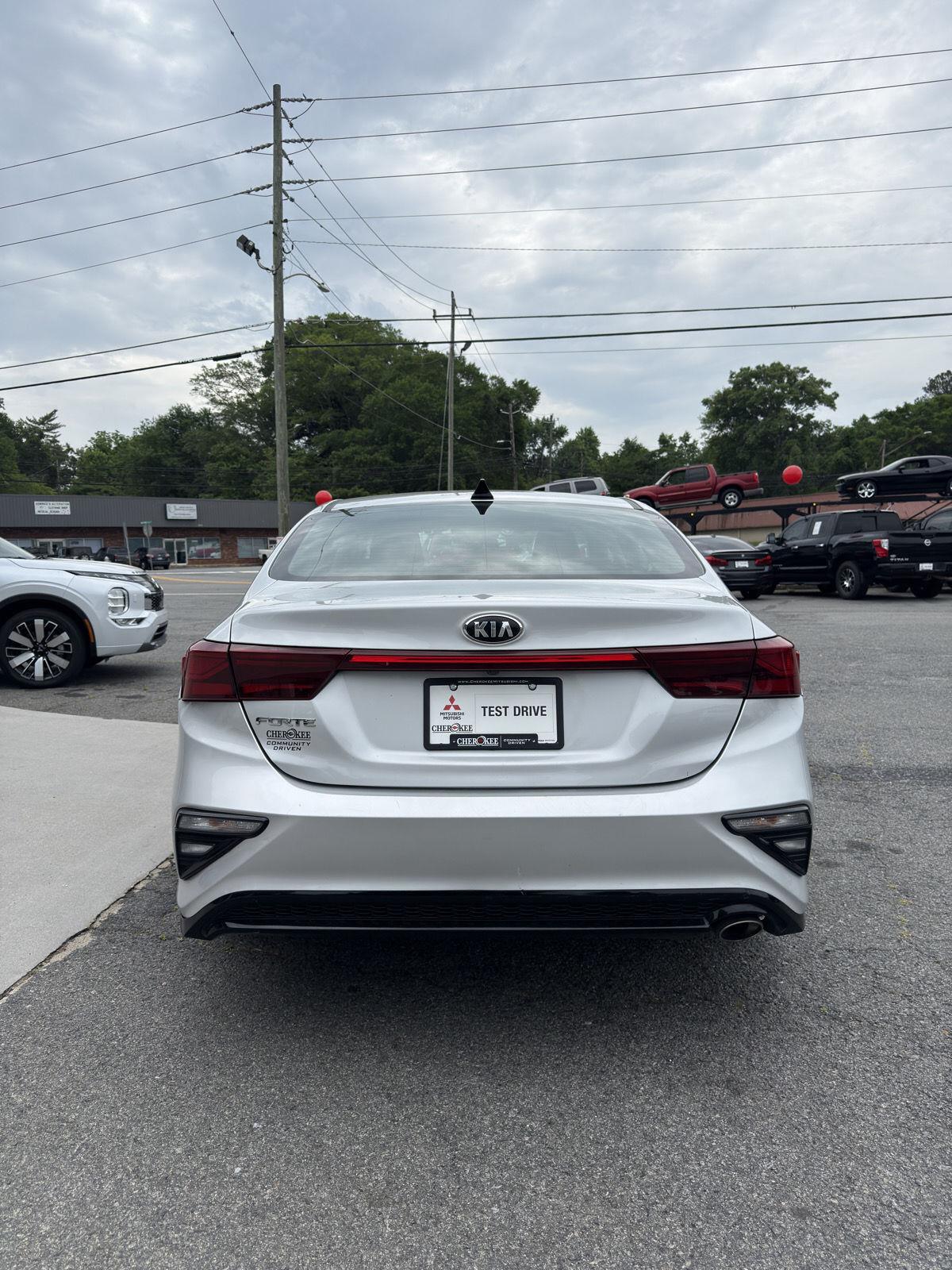 View vehicle photo 6