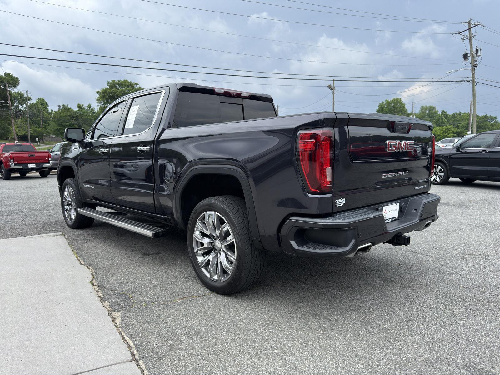 View vehicle photo 7