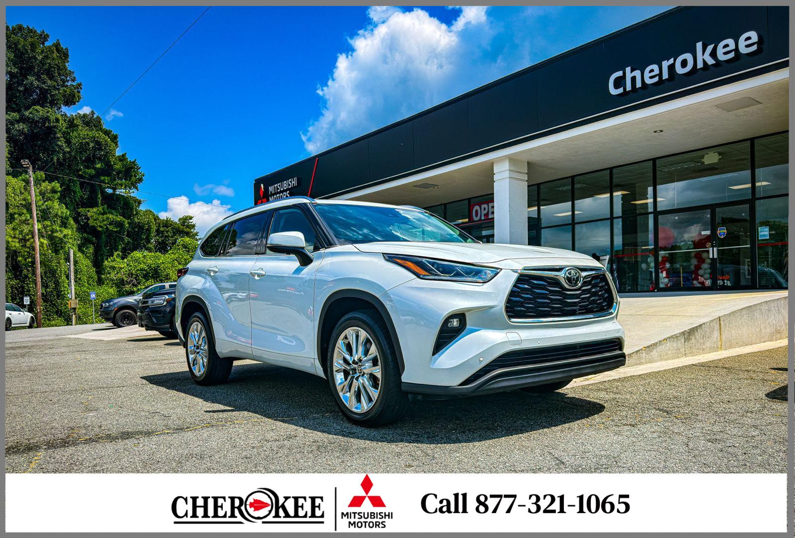 White (Wind Chill Pearl) 2022 Toyota Highlander SUV / Crossover Front-Wheel Drive Automatic