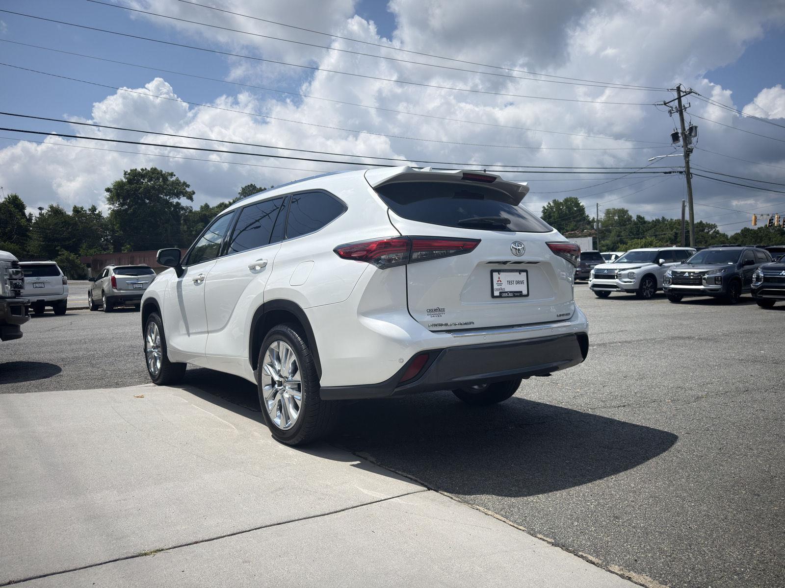 View vehicle photo 7